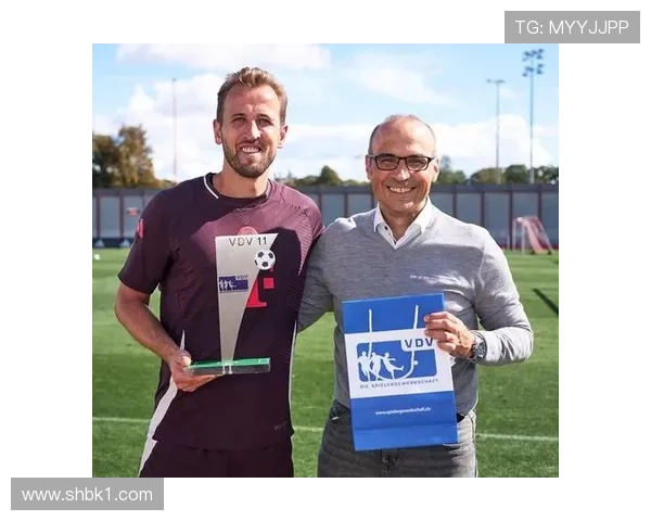 拜仁官方宣布凯恩等六名球员荣获上赛季德国最佳阵容奖杯