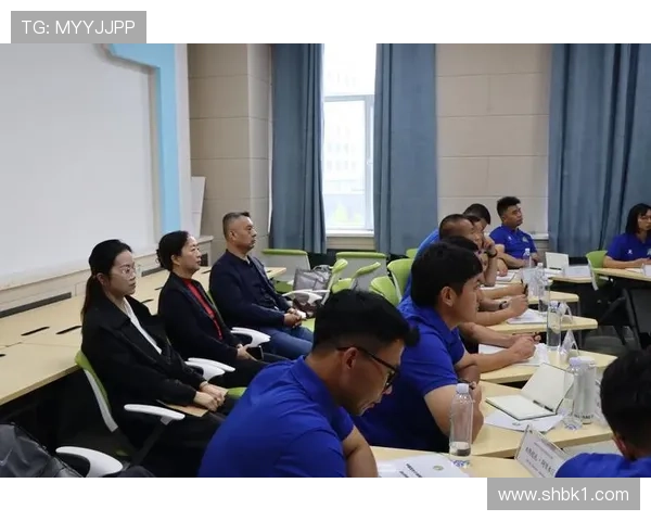 足协D级教练员培训班在上海正式开班海港俱乐部定向班迎来第十一期学员