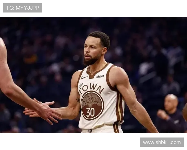 假期学习不放松库里首节火力全开轰下11分展现超强状态